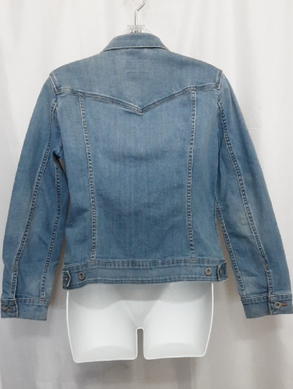 Levi's Women's Light Blue Denim Jacket - Button Front - Picture 5 of 7